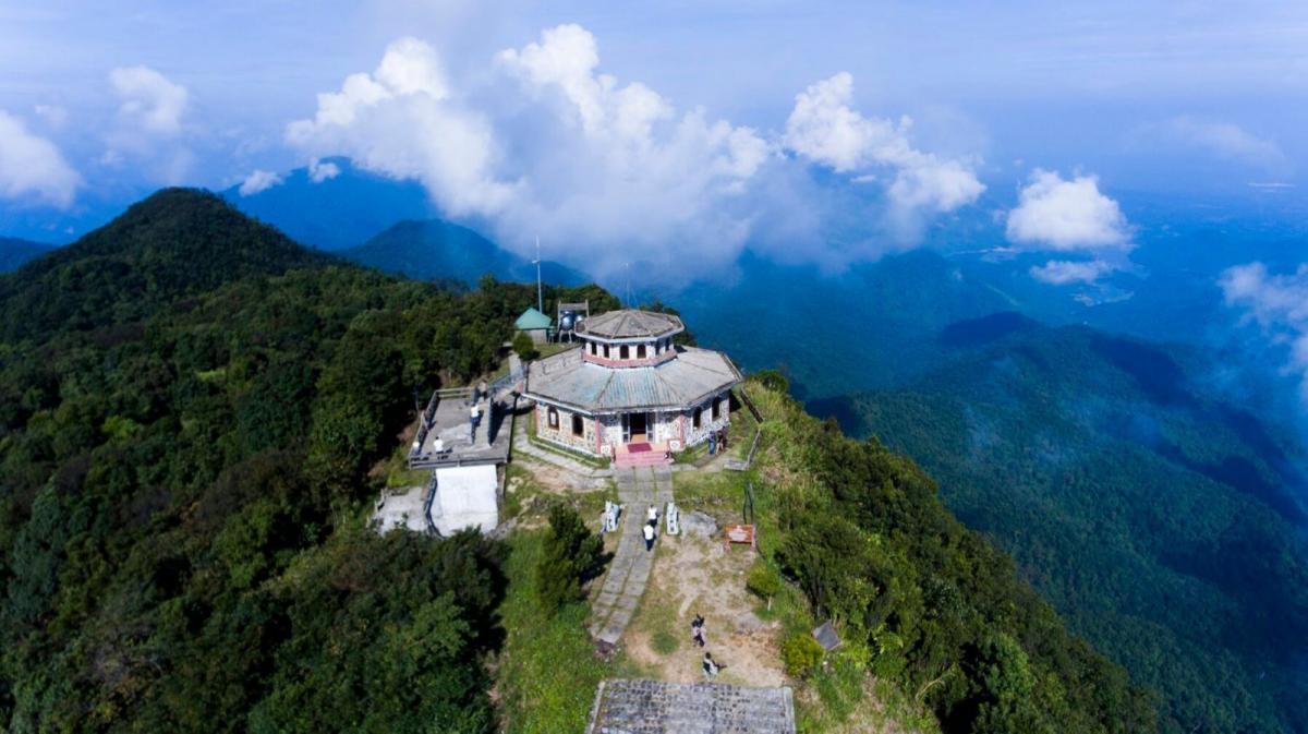 HUE TO PHONG NHA BIG GROUP TOUR