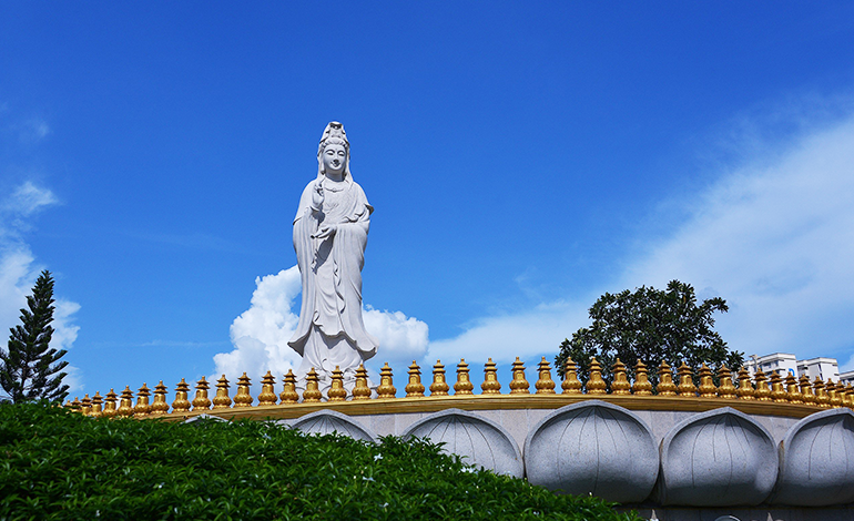 HUE TO PHONG NHA BIG GROUP TOUR