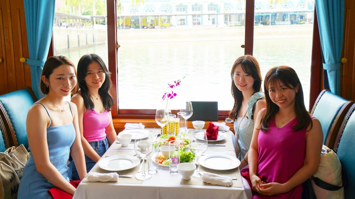 Wonder Bay Cruise Halong Bay 1 Day (Less people – Limousine transfer & luxury ship – Buffet lunch – More privacy)