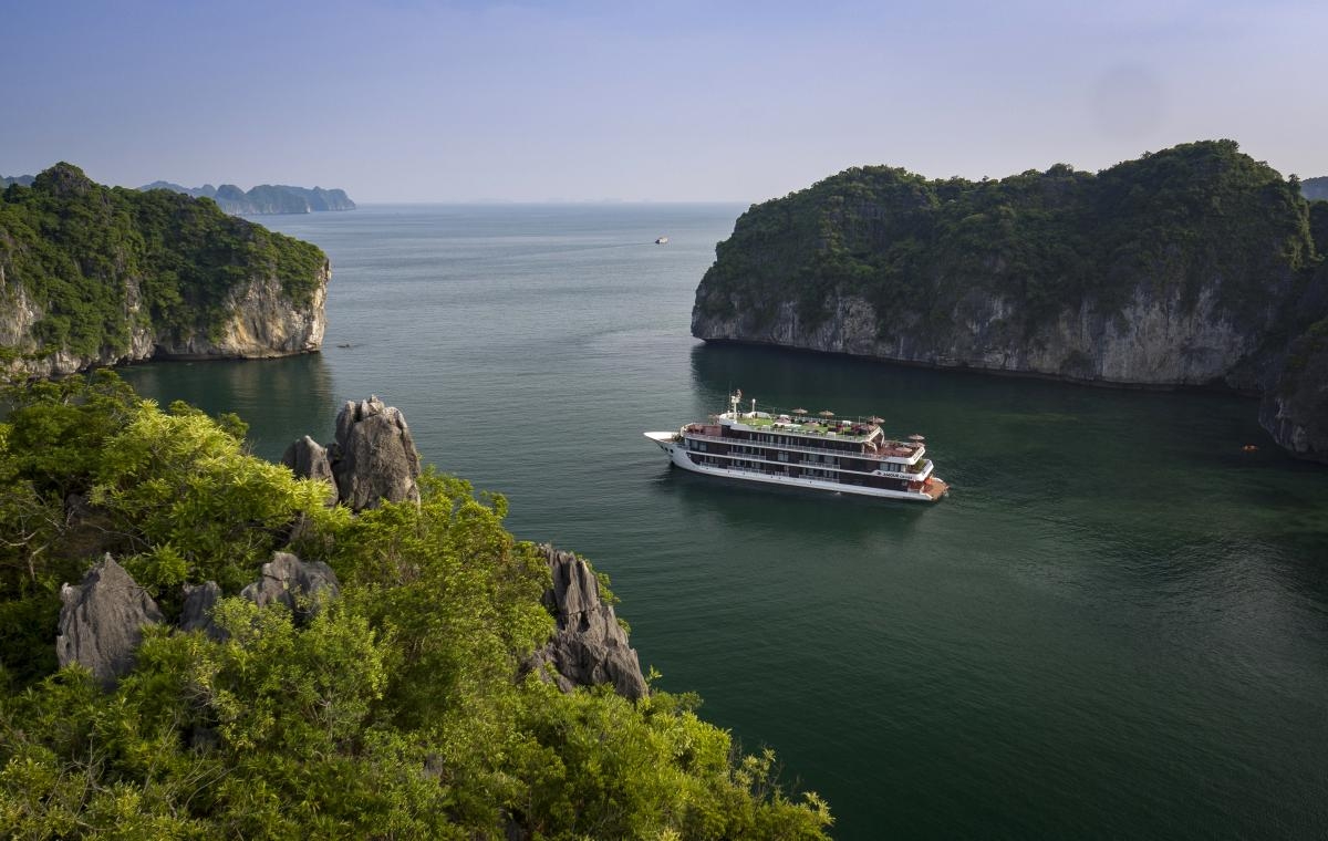 Ha Long Bay 2 days 1 night with 5 star cruise - Dora Cruise