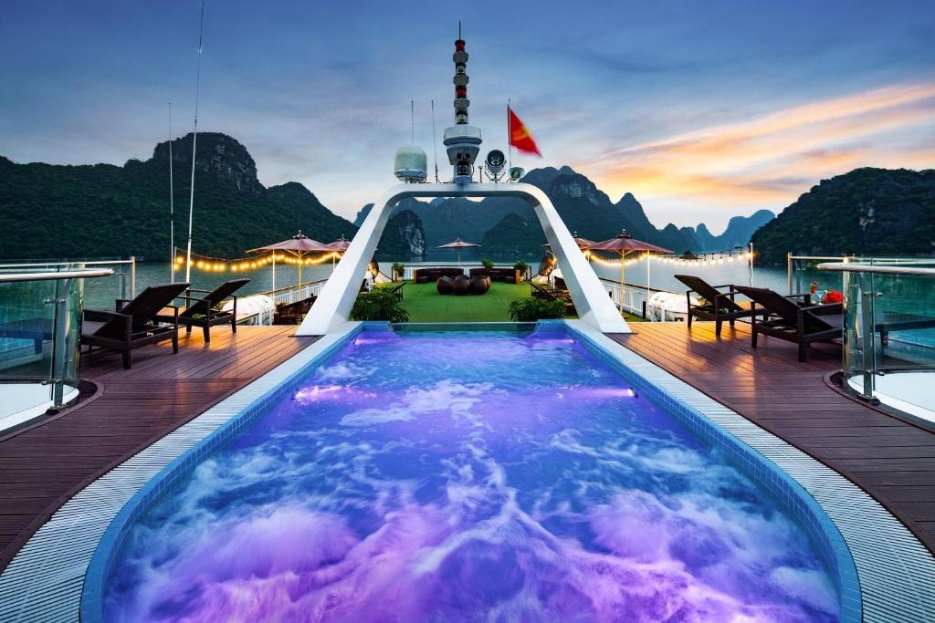 Ha Long Bay 2 days 1 night with 5 star cruise - Dora Cruise