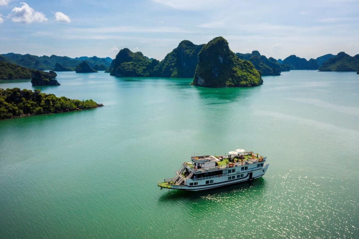 HA LONG BAY 2 DAYS 1 NIGHT ON BOAT WITH FANTASEA CRUISE