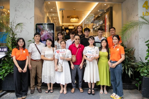 VnImpressive Tours - Accompanying Hanoi Blind Association: Spreading Love and Sharing